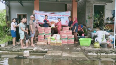 Astra Motor Jateng Salurkan Bantuan Sembako dan Beri Layanan Ganti Oli Gratis bagi Korban Banjir Semarang