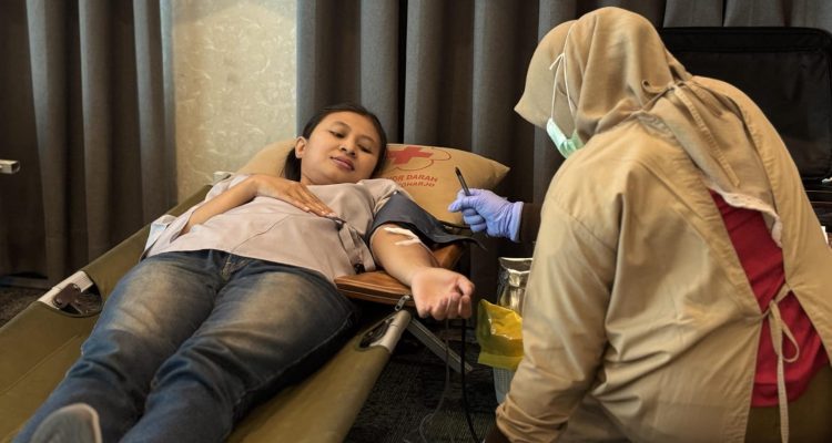 HUT Ke 13 Tahun favehotel Solo Baru Gelar Donor Darah dan Cek Kesehatan Gratis 