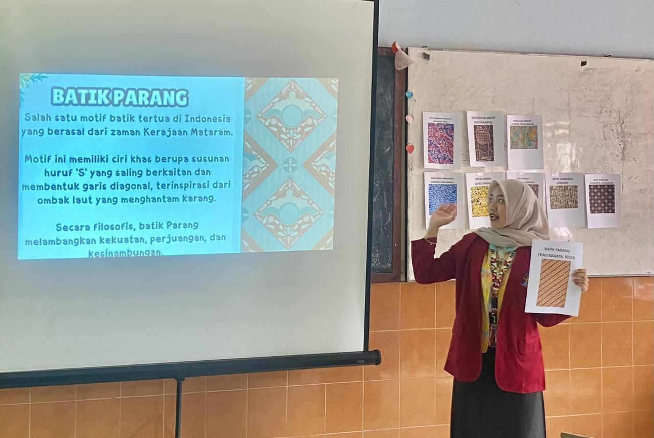 Mahasiswa PGSD UNISRI Kelompok 97 KKN PPM UNISRI Mengimplementasikan Pembelajaran P5 Dengan Tema “Kearifan Lokal” : Mengenalkan Motif Batik beserta Asal Daerahnya dan Praktek Eksperimen Pewarnaan Motif Batik dengan Larutan Asam dan Basa Kepada Peserta Didik Kelas V SD Negeri 1 Sorogaten, Kecamatan Tulung, Kabupaten Klaten, Jawa Tengah