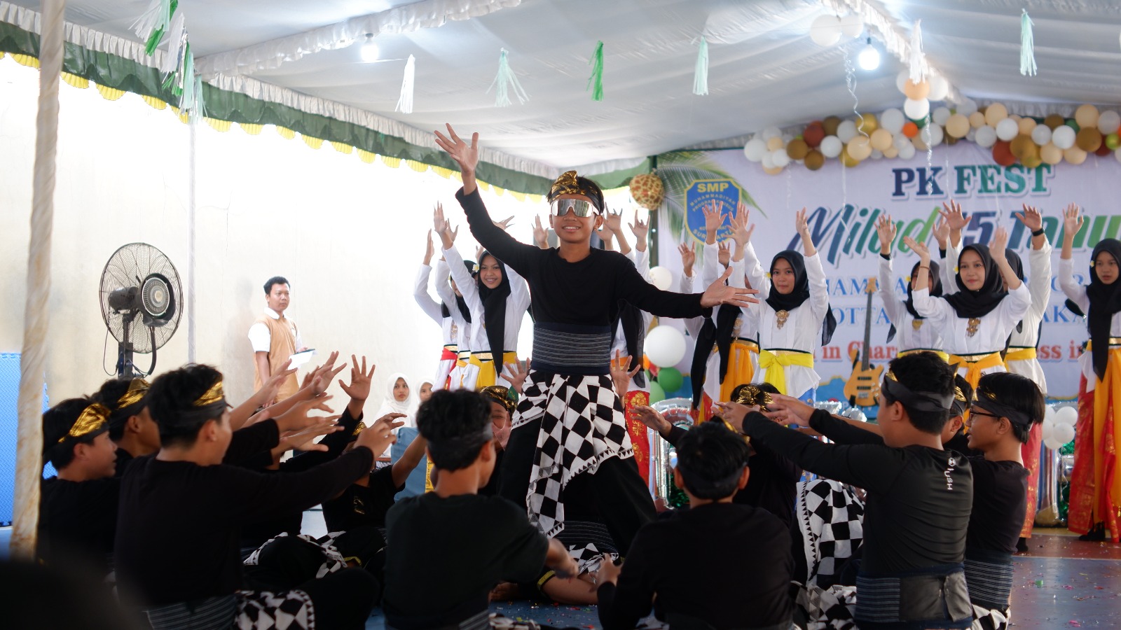 Perkuat Karakter dan Prestasi, Milad 15 Tahun SMP Muhammadiyah PK Kottabarat Solo