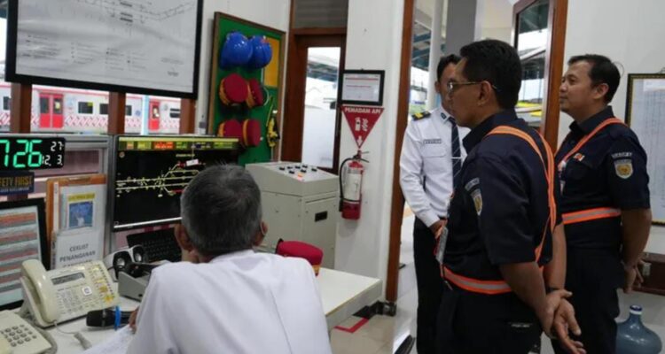 Pastikan Operasional Tetap Aman Menjelang Nataru dan Musim Penghujan, KAI Lakukan Inspeksi Lintas