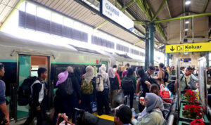 Arus Balik Nataru Masih Tinggi, KAI Sediakan 13.000 Tiket dan Diskon 30 Persen Arus Balik Nataru Masih Tinggi, KAI Sediakan 13.000 Tiket dan Diskon 30 Persen