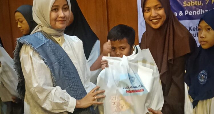 PASMAK Bagi Takjil, Buka Puasa Bersama, Beri Santunan Anak Yatim Bentuk Kepedulian