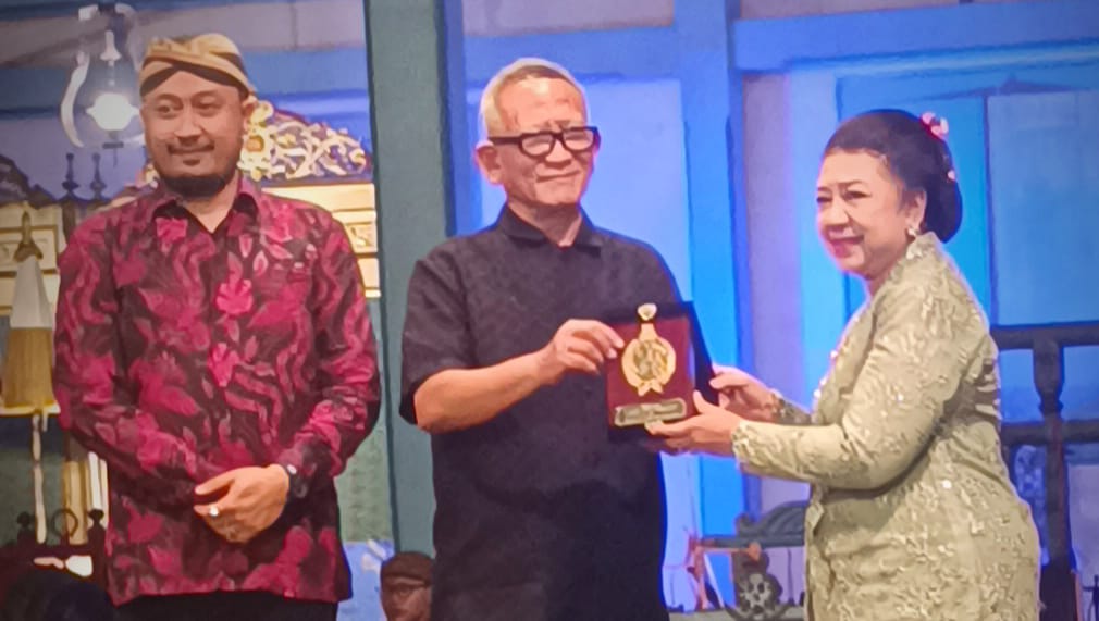 Bos Kali Pepe Land Puspo Wardoyo Dapat Penghargaan dari Keraton Surakarta karena Setia Nguri-uri Budaya