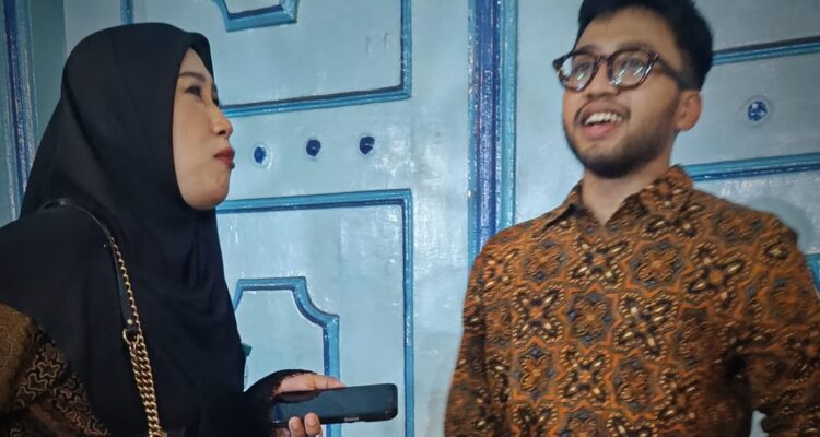 Penasaran ‘Kirab Pusaka’ Keraton Solo, Putra Putri Owner Ayam Bakar Wong Solo, Abu Bakar dan Geena Hadir Khusus di Prosesi Kirab