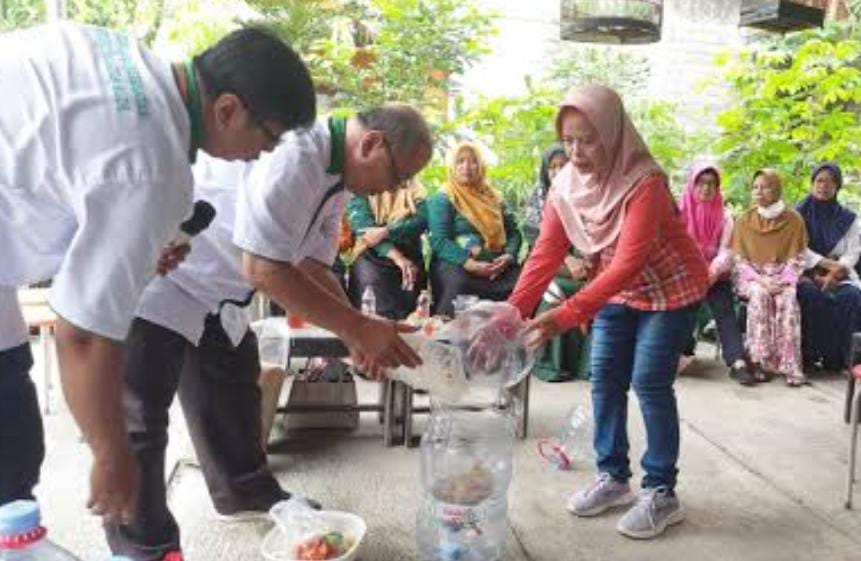 Wujudkan Lingkungan Asri, Paguyuban Lansia ‘Dede Srengenge’ Kestalan Gelar Edukasi dan Pelatihan Pengelolaan Sampah