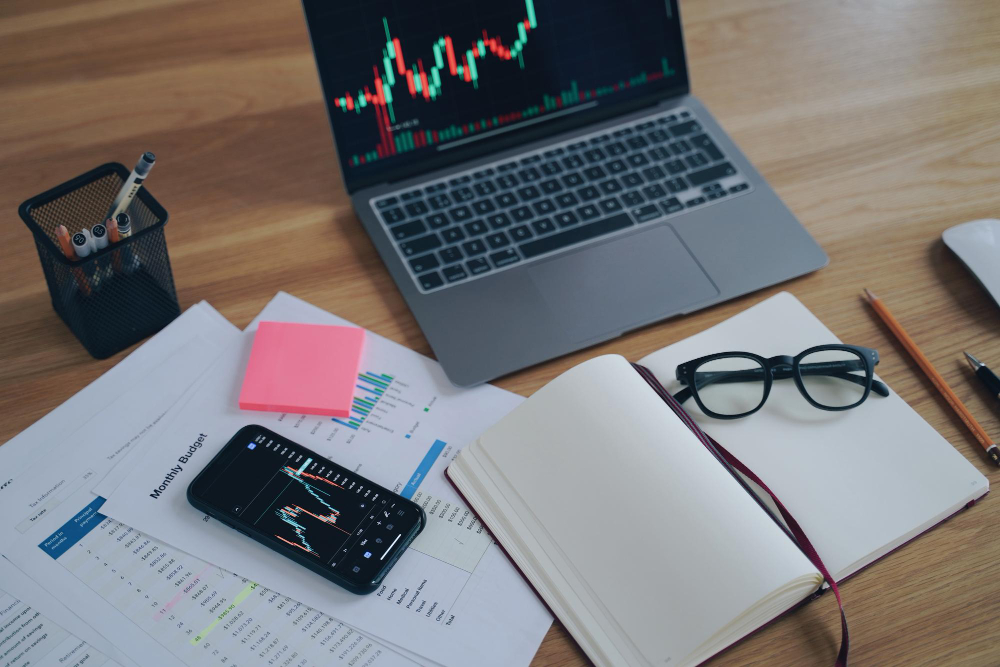 Menyusun Trading Plan Hari Minggu: Kunci Menghadapi Pembukaan Pasar Senin Pagi dengan Tenang