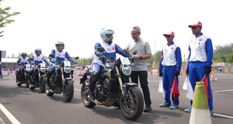 AHM Kalibrasi Kompetensi Instruktur Safety Riding Terbaik se-Indonesia, 17 Tahun Cetak Agen Perubahan! AHM Kalibrasi Kompetensi Instruktur Safety Riding Terbaik se-Indonesia, 17 Tahun Cetak Agen Perubahan!