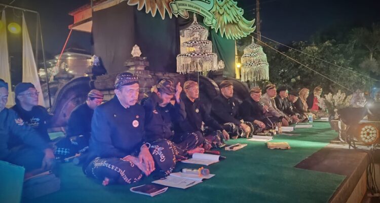 Harmoni Doa dan Sejarah: Njeng Sunan dan GM Petit Hotel Gelar “Umbul Donga” di Gedung Djoeang 45 Solo