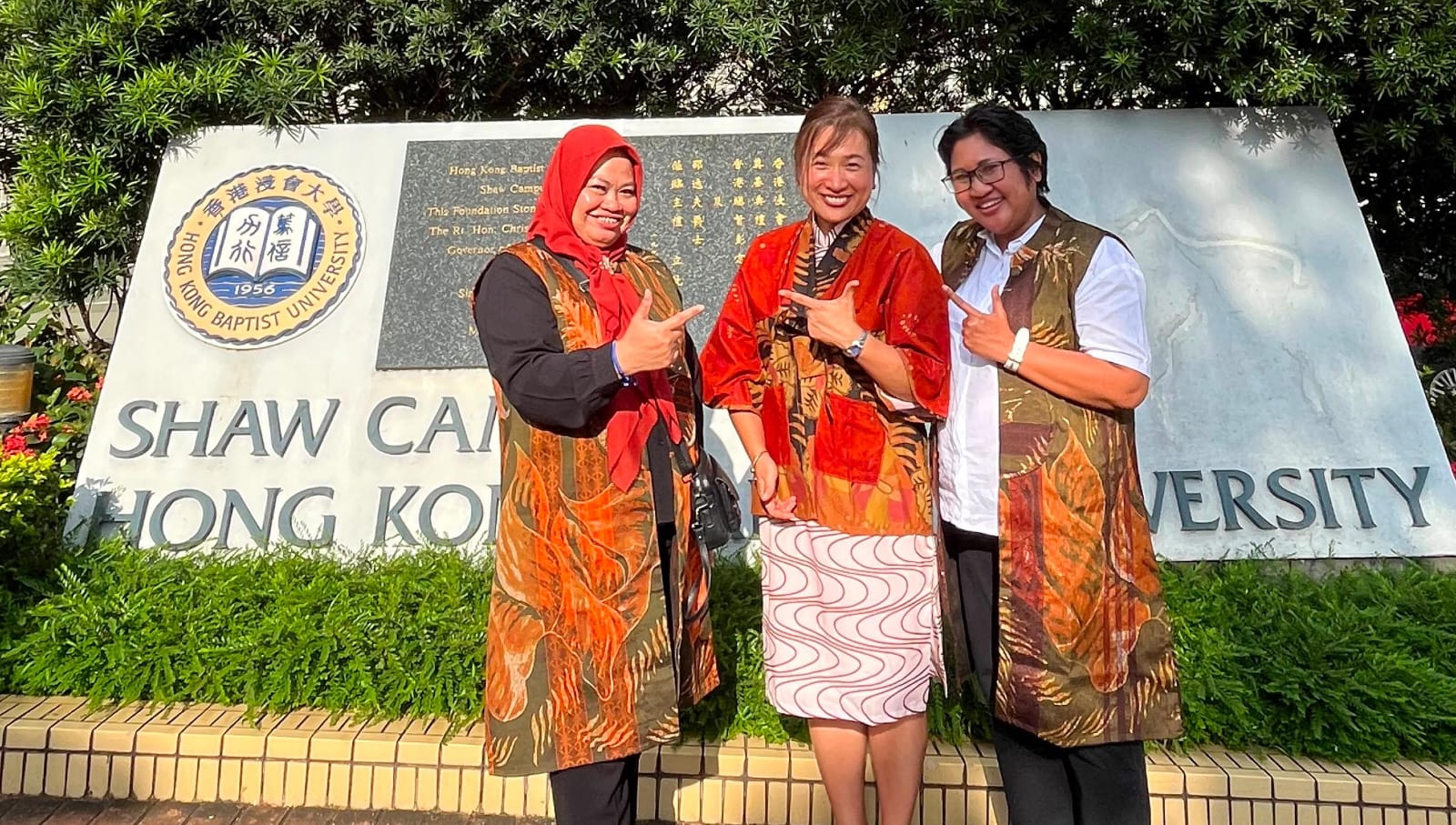 Karakteristik Komunikasi Masyarakat Indonesia Dikenalkan Dosen UNISRI dan UNS Kepada Mahasiswa Internasional di Hong Kong Baptist University