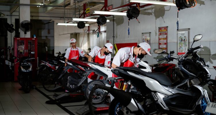 Penting! Ini Peran Oli Mesin dan Coolant dalam Menjaga Performa Sepeda Motor