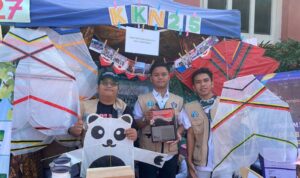 Layangan Tradisional Jadi Daya Tarik Utama Stand KKN Desa Banaran, Saat Mahasiswa KKN Unisri Gelar Expo UMKM Di Puncak HUT RI Ke-81 Kecamatan Kalijambe