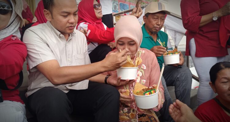 Wong Solo Group Support Sarapan 1.300 Porsi Mie Ayam Bersama Mas Wali Respati Ardi, Dukung Ekonomi Kerakyatan di Pasar Jongke! 