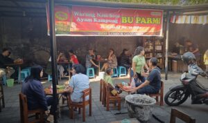 Soto Bu Parmi Pasar Legi Belum Buka Sudah Dikepung Warga, Ini Rahasia Keistimewaannya