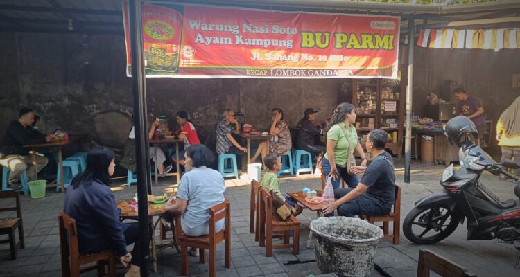 Soto Bu Parmi Pasar Legi Belum Buka Sudah Dikepung Warga, Ini Rahasia Keistimewaannya