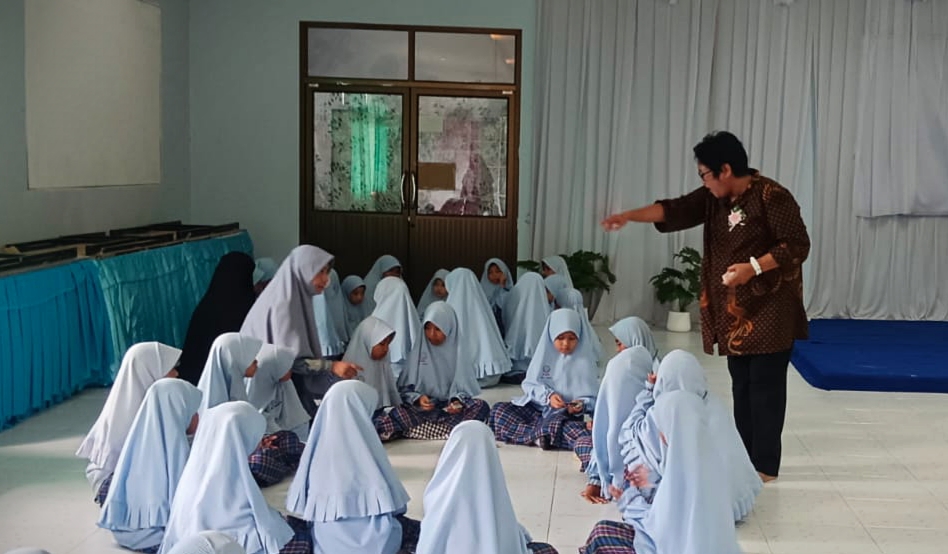 UNISRI Kenalkan “Domino Games” untuk Pembelajaran Matematika di Thailand, Perkuat Kerja Sama Internasional Lewat Game-Based Learning