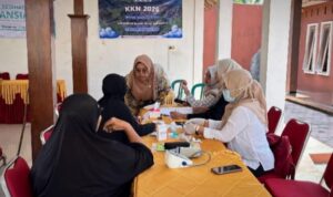 Mahasiswa KKN Pengabdian Masyarakat Unisri Gelar Edukasi dan Cek Kesehatan Gratis Bagi Lansia di Desa Somomorodukuh Sragen 
