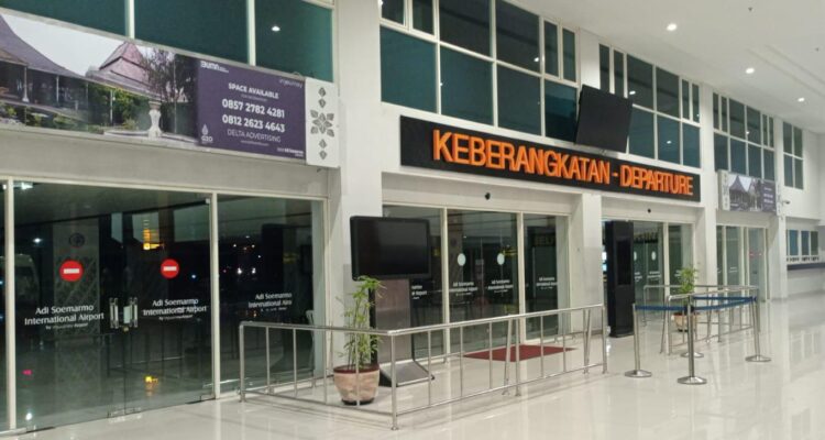 Penerbangan Di Adi Soemarmo Alami Perubahan  Jadwal Penerbangan, Terdampak Erupsi Anak Krakatau