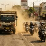 Ini Tips Berkendara Aman Saat Musim Kemarau dan Menghadapi Debu di Jalan