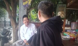 Kesederhanaan Mas Samrodin Bakal Calon Kades Gentan, Sambil Ngeteh di Angkringan Masda Sapa Warga, Bukti Kedekatan dengan Warga! 