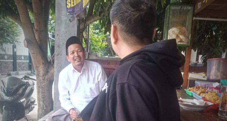 Kesederhanaan Mas Samrodin Bakal Calon Kades Gentan, Sambil Ngeteh di Angkringan Masda Sapa Warga, Bukti Kedekatan dengan Warga! 