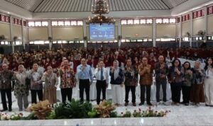Unisri Surakarta Bekali 962 Calon Lulusan dengan Personal Branding dan Keterampilan Kerja Hadapi Era Gen Z Unisri Surakarta Bekali 962 Calon Lulusan dengan Personal Branding dan Keterampilan Kerja Hadapi Era Gen Z