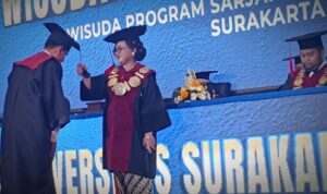 Rektor UNSA Dr. Arya Surendra: Gelar Akademik Adalah Awal Tanggung Jawab, Lulusan Harus Jadi Solusi Bangsa Rektor UNSA Dr. Arya Surendra: Gelar Akademik Adalah Awal Tanggung Jawab, Lulusan Harus Jadi Solusi Bangsa