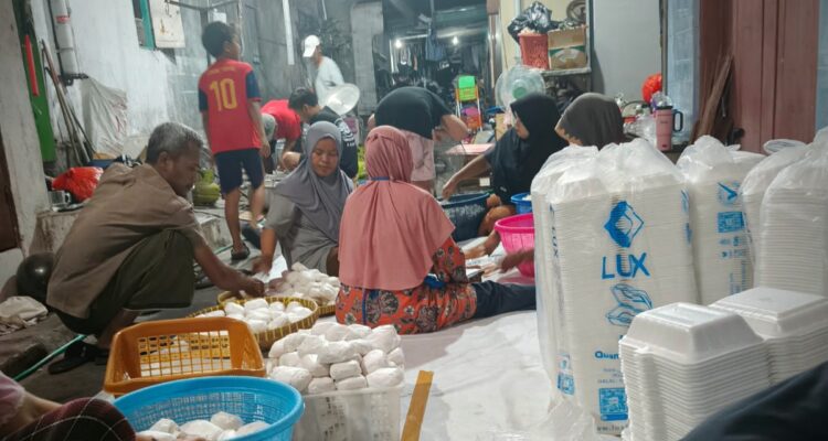 Tepat Waktu dan Berkualitas! UMKM Sangkrah Sukses Penuhi Pesanan 3.060 Pax Nasi untuk Sedekah Subuh Haul Solo